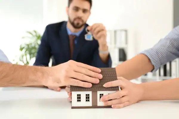 Couple arguing over property in divorce mediation Manchester